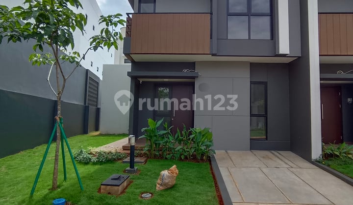 Rumah Baru Hook 2 Lantai 4 Br Semi Furnish di Cluster Regia Summarecon Crown Gading