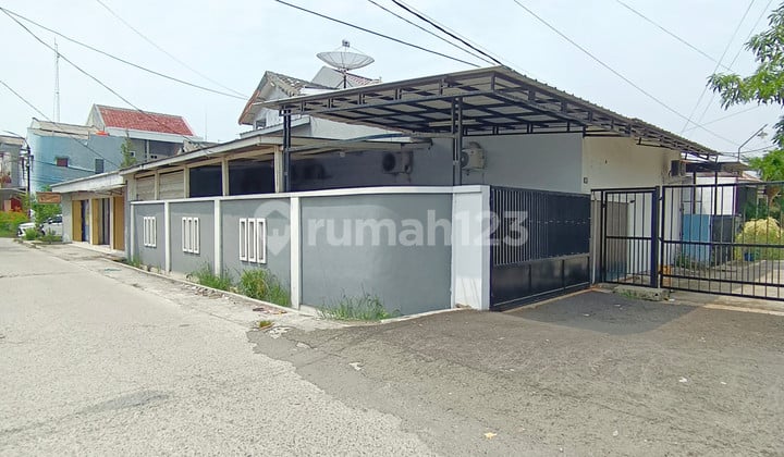 Turun Harga Rumah Hook Dipinggir Jalan Utama di Harapan Indah Bekasi