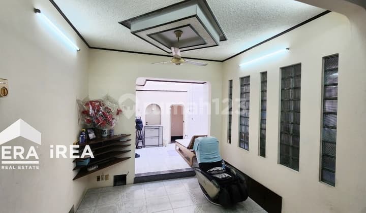 Rumah dan Ruang Usaha Ada Swiming Pool Area Solo Kota