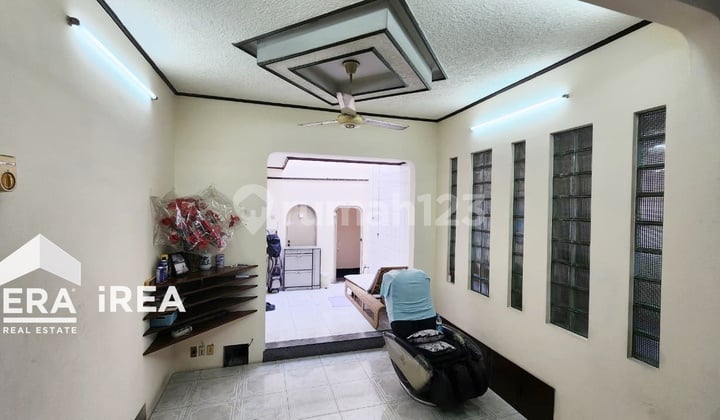 Rumah dan Ruang Usaha Ada Swiming Pool Area Solo Kota