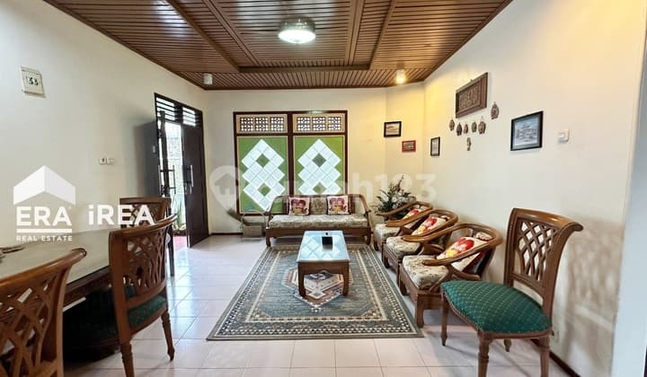 Villa Bagus 2 Lantai Dijual di Solo Dekat Pasar Tawangmangu
