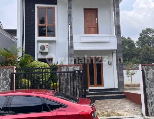 Rumah 2 Lantai Strategis, Halaman Besar - Dekat Kampus