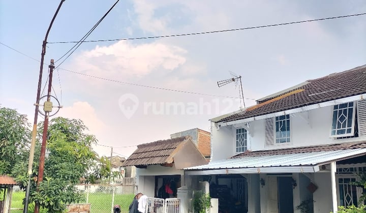 Rumah Komplek Budi Cimahi Gaya Vintage Semi Furnished