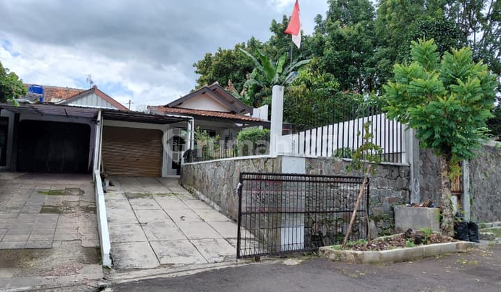 Rumah Komplek Sukahaji Cocok untuk Keluarga Besar
