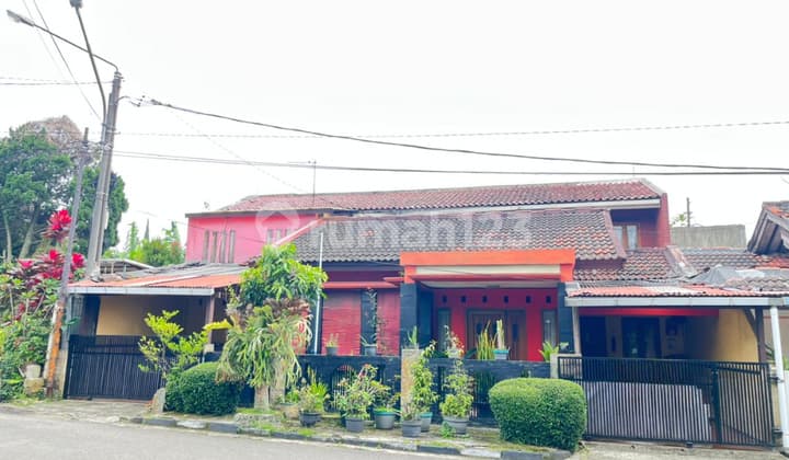 Baros Complex House Cimahi, Main Road Row, Hook Position