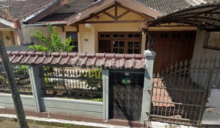 Rumah Lokasi Dekat Mall Araya