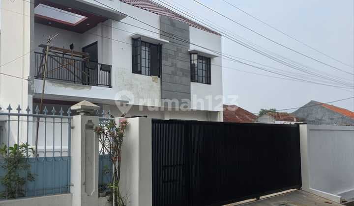 Rumah Bergaya Modern Glass House di Bogor Kota Cocok untuk Klinik Kecantikan, Kantor, Rumah Tinggal View Gunung Salak