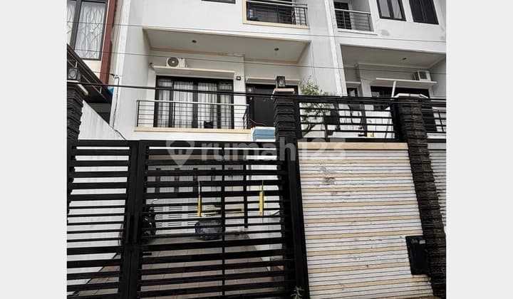 Jual Rumah Kawasan Favorite Taman Ratu Jakbar, SHM Harga Ramah