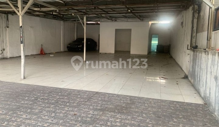 Disewakan Ruang Usaha Ex Showroom Mobil Sayap Buah Batu