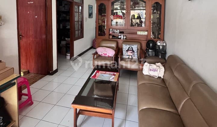 Rumah Luas di Taman Kopo Indah Strategis dan Siap Huni