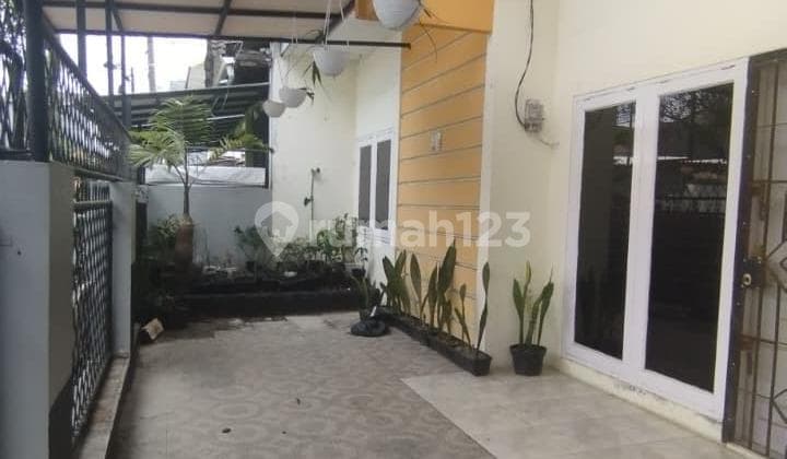 House in a Busy Area in Taman Kopo Indah, Bandung