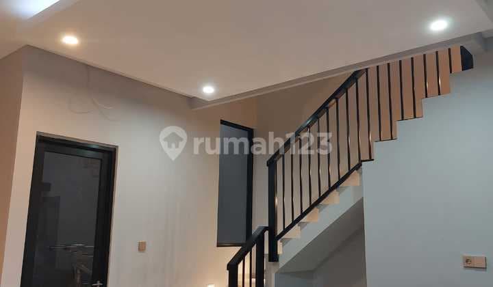 Rumah Siap Huni 3 Lantai di Kopo Harmonis