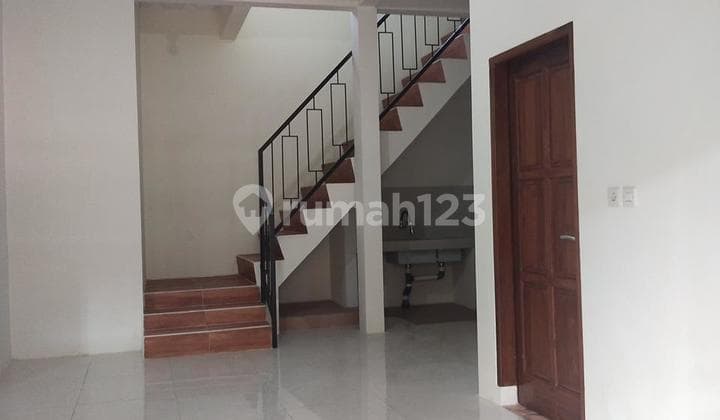 Rumah Siap Huni Banyak Kamar di Antapani, Bandung