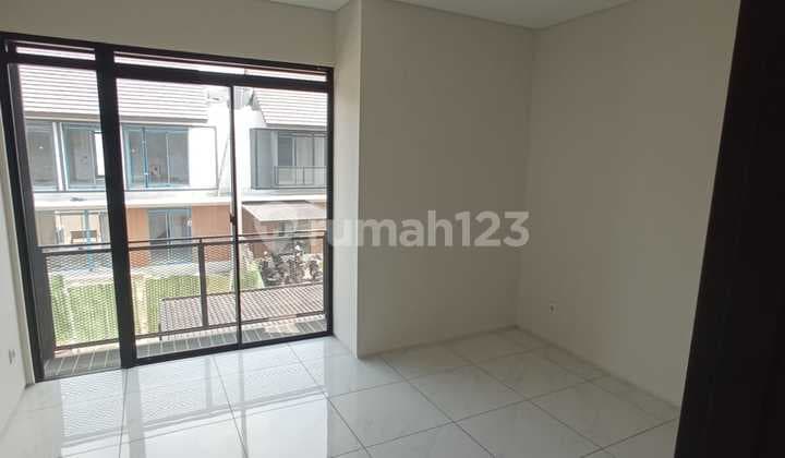 Rumah Modern 2 Lantai di Kota Baru Parahyangan