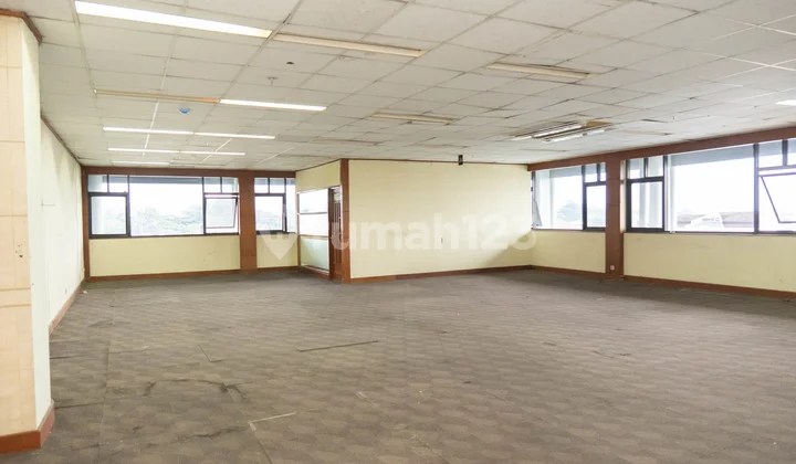 Ruang Kantor Strategis - Graha Pos Indonesia (Lantai 7)
