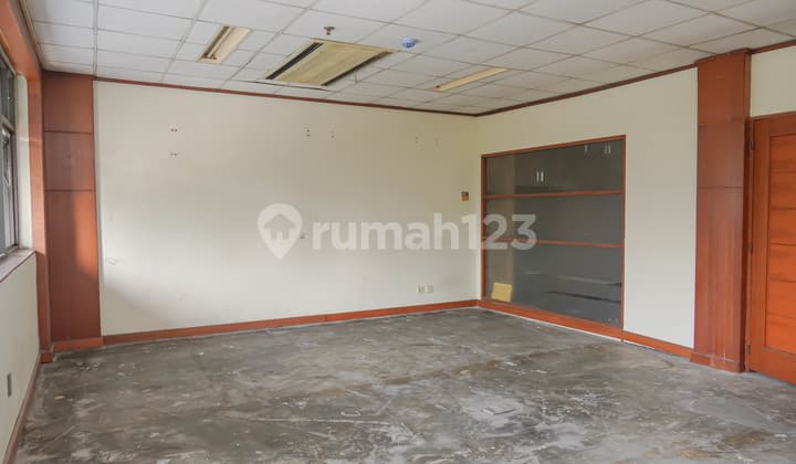 Ruang Kantor Strategis - Graha Pos Indonesia (Lantai 3)