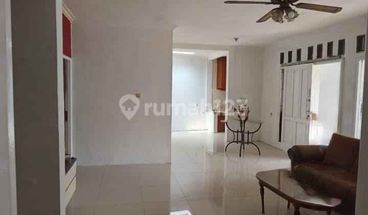 Rumah Lokasi Sangat Strategis Pinggir Jalan di Ciputat