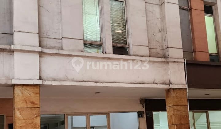 Ruko 2 Lantai dengan Kondisi Rapi Siap Pakai di Bintaro, Tangsel