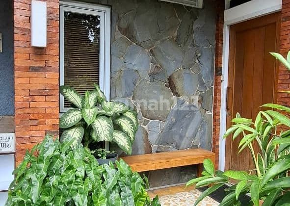 Rumah Cantik Siap Huni Sertifikat SHM Hadap Selatan, Bintaro Jaya