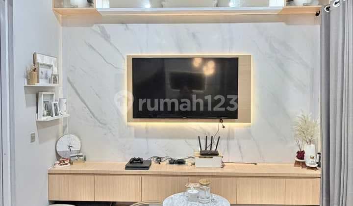 Rumah PPJB 2 Lantai Hadap Selatan Full Furnish di Vanya Park BSD