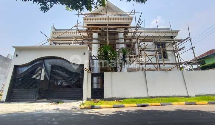 Rumah Mewah Luas SHM Hadap Utara 2.5 Lantai Sedang Renovasi, BSD