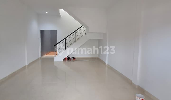 Ruko 2 Lantai SHM Siap Pakai Parkir Luas di Gading Serpong