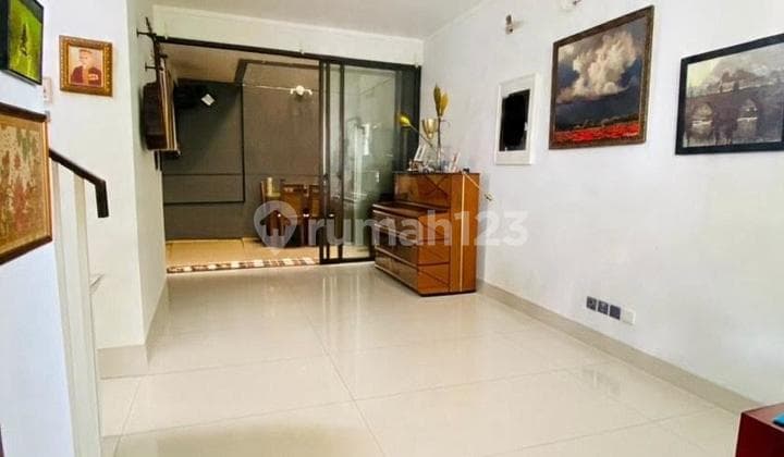 Rumah 2 Lantai Unfurnished Carport 1 Mobil di Bintaro Tangsel