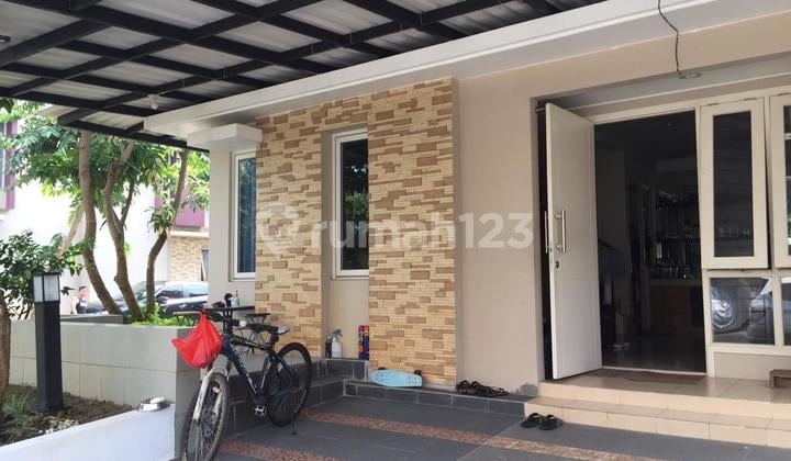 Rumah Hook Semi Furnished Dekat Stasiun KRL, Gading Serpong