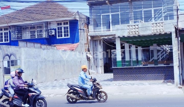 Strategic Warehouse on Jatiwaringin Main Road Suitable for Business