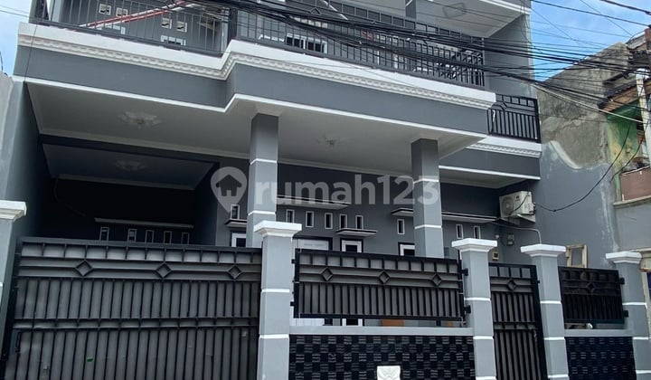 Dijual Rumah Strategis di Kalibaru