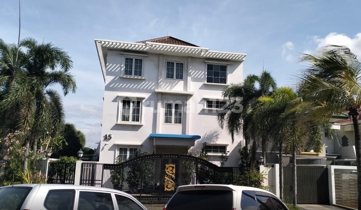 Dijual Rumah Mewah SHM di Pantai Indah Kapuk