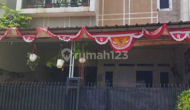 Rumah, 2 Lantai, SHM, di Koja