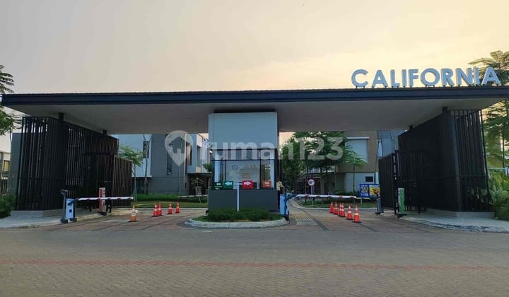 Rumah Mewah di Pik 2 Cluster California