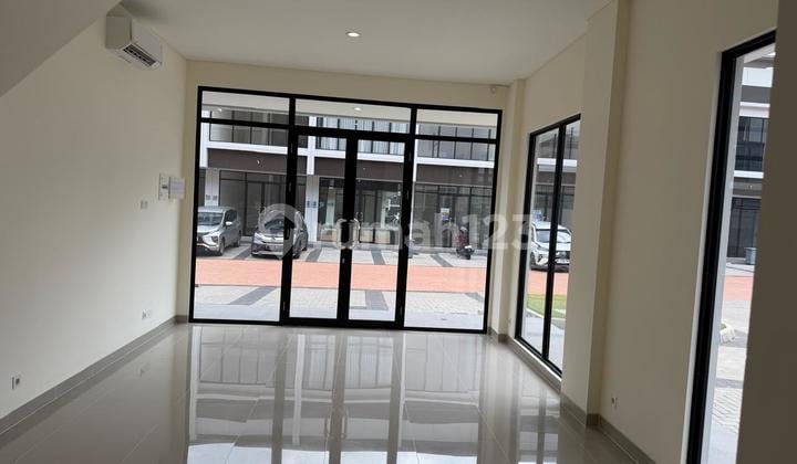 Ruko Hook, 2 Lantai, Siap Huni, di Sorrento Grande East