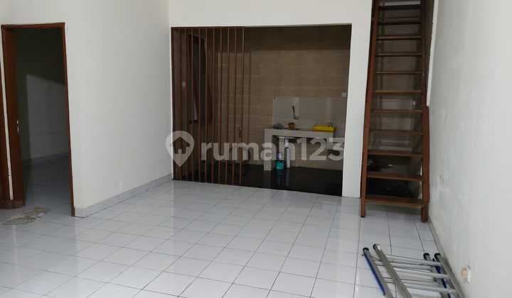 Siap Huni, Rumah, 1,5 Lantai, di Sevilla