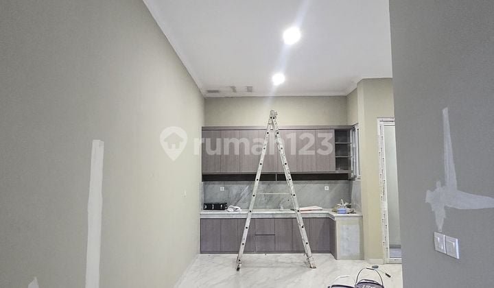 Rumah, 2 Lantai, Siap Huni, di Melati Mas