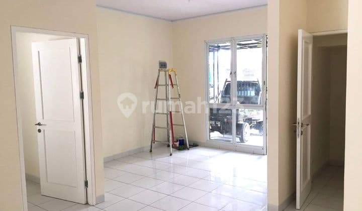 Rumah, 2 Lantai, Siap Huni, di Sevilla