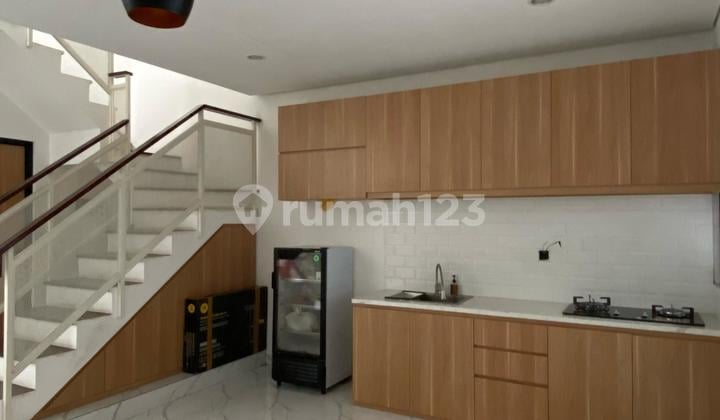 Siap Huni, Rumah, 2,5 Lantai, di Cluster Asterloka