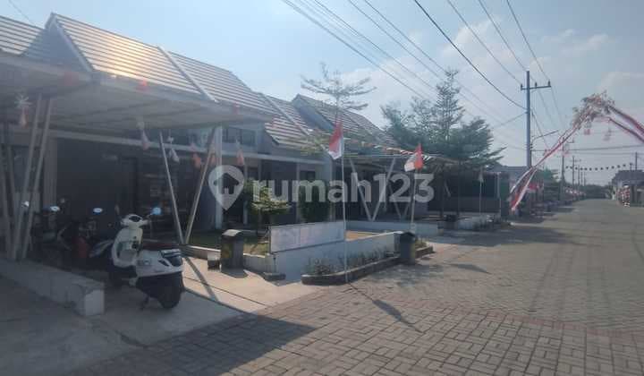 Di Jual Rumah,Di Perum Taman Krian Regency Blok Raya No 38 Kel. : Terungkulon Kec. : Krian Kab : Sidoarjo