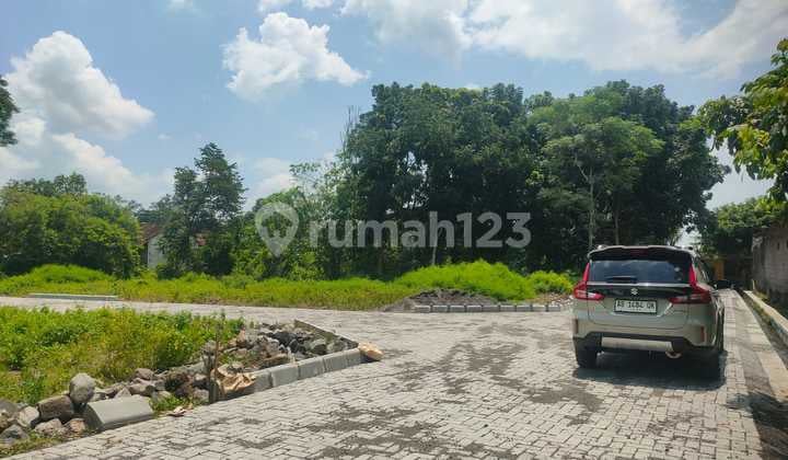 Tanah SHM Jogja Tinggal 1 Kavling Strategis Dekat Exit Tol Kalasan