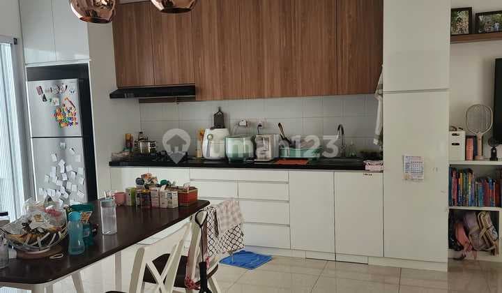 English translation:
For Rent: 2-Story House in Metland Puri, Furnished