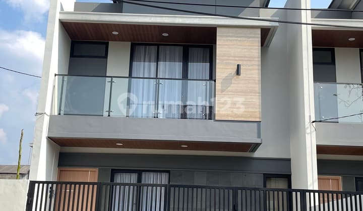 Dekat Pintu Toll Limo 2 Lantai Ekslusif Siap Huni