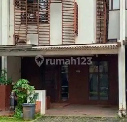 **Strategic, Ready-to-Occupy House in Whelford Cluster, Greenwich, BSD City, Tangerang, Banten**