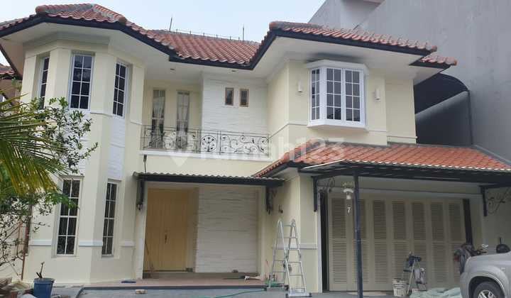 Disewakan Rumah Full Furnish Lokasi Strategis di Telaga Biru Alam Sutera Tangerang