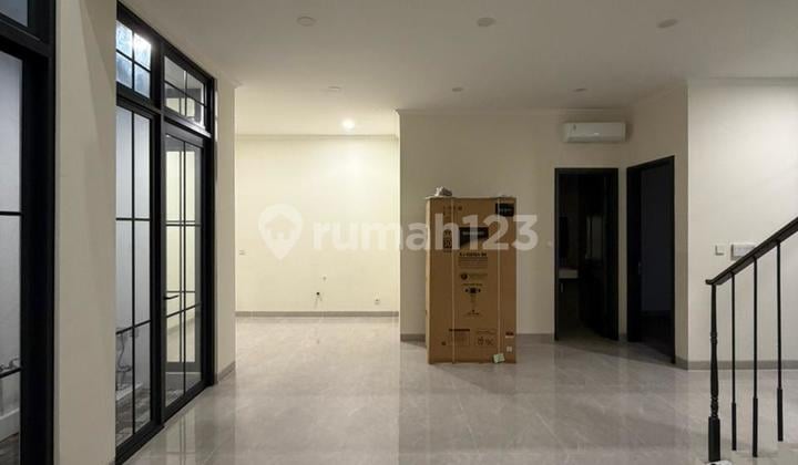 Dijual Rumah Cantik Type 8X15 Siap Huni di Summarecon Cluster Louise