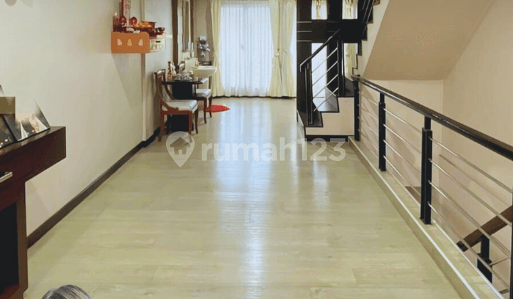 Attached Shophouse Fully Furnished on Brigjen Katamso Street