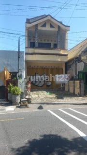 Ruko Strategis 2 Lantai + Rooftop Lokasi Ramai Karangkajen Cocok untuk Bisnis & Kantor, Brontokusuman, Mergangsan, Yogyakarta