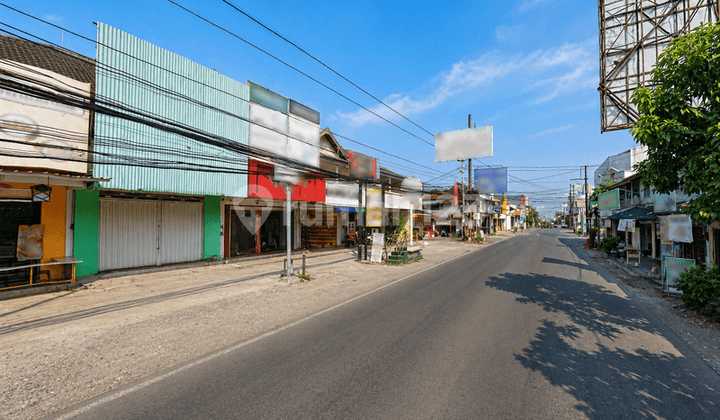 Strategical Shop House for Rent 2 Floors on Jl. Godean KM 1 Near Mirota Godean, Ngestiharjo, Kasihan, Bantul