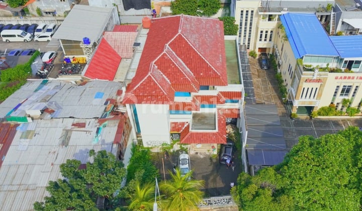 Siap Huni, Ruang-Usaha, di Jual,3 Lantai, HGB, Paling Dicari