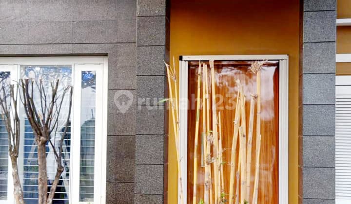 Sewa Rumah 5 Kt Full Furnished dengan Kolam Renang Beverly Lippo